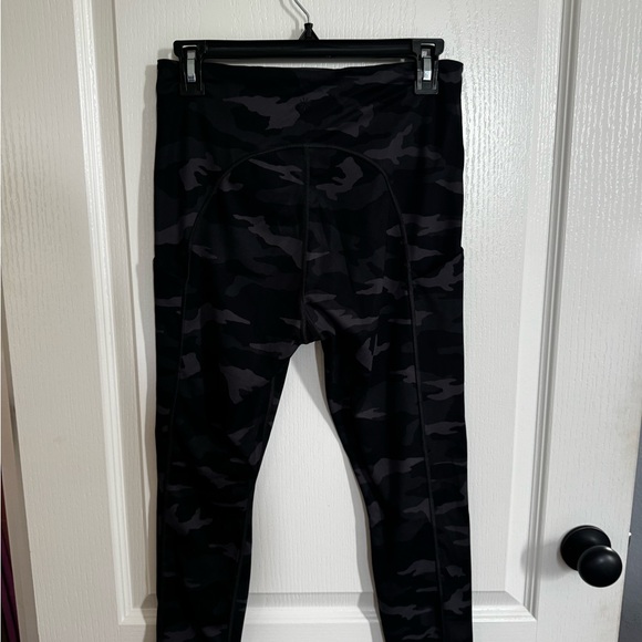 Athleta camo contender leggings - Picture 2 of 4